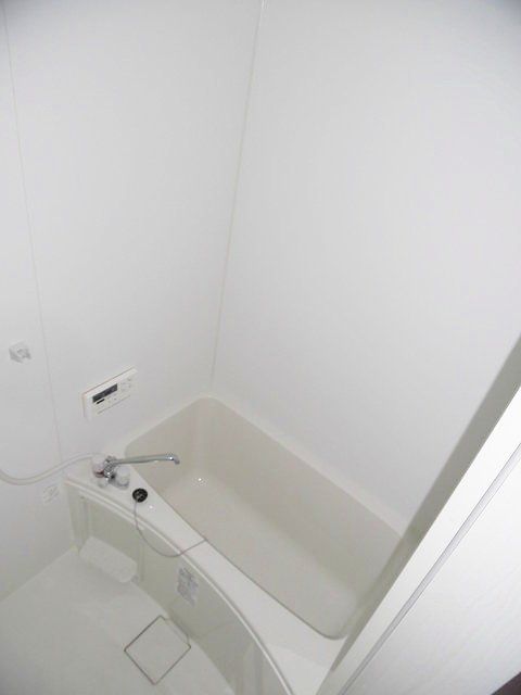 バス・シャワールーム　追炊き付きのバスルームです