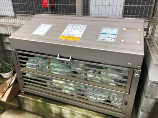 その他　敷地内の共有ごみ置き場。