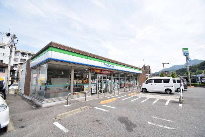 コンビニ　ファミリーマート海田南本町店（コンビニ）まで531m