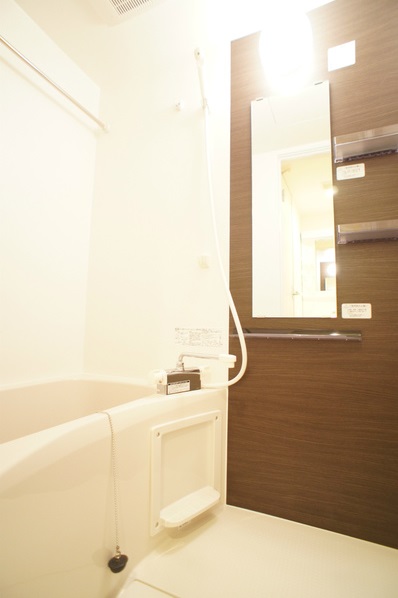 バス・シャワールーム　浴室乾燥機能付きのバスルームです