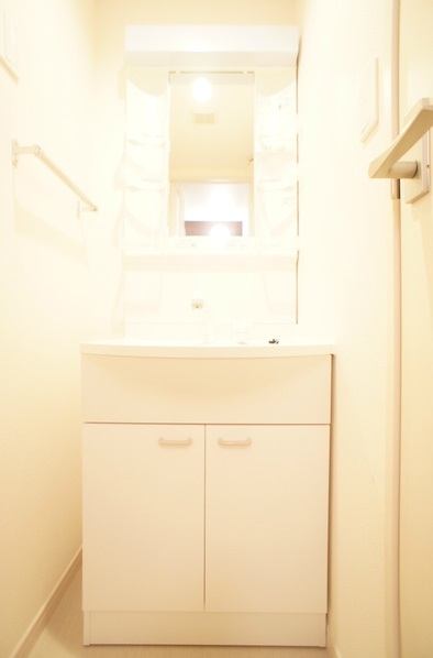 洗面設備　独立洗面化粧台です