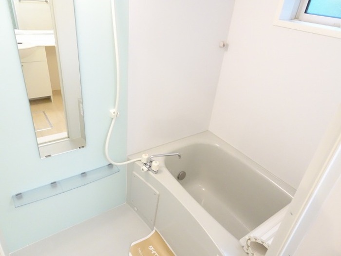 バス・シャワールーム　追い焚き給湯式浴室