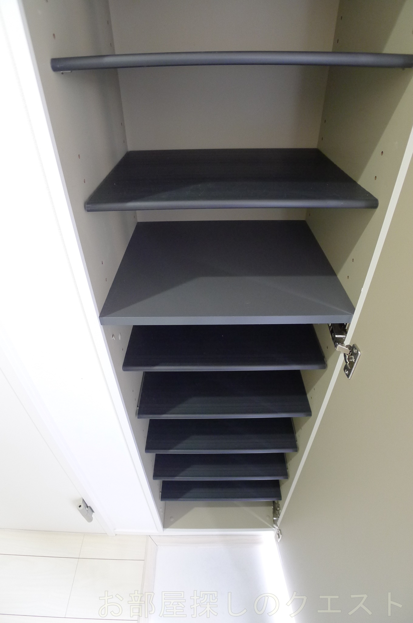 玄関　（写真は同タイプ）