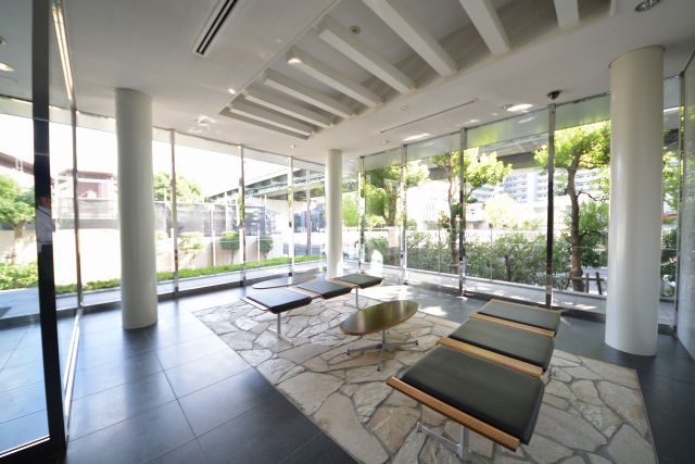 ロビー　メゾン・ド・ヴィレ大阪城公園前　ロビーホール