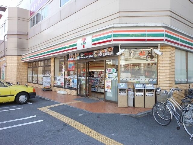 コンビニ　セブンイレブン大阪十三本町3丁目店（コンビニ）まで619m