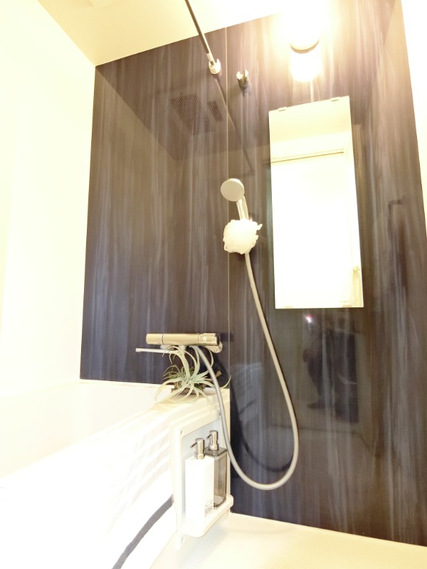 バス・シャワールーム　浴室乾燥機は梅雨の時期や女性のお一人暮らしに重宝します
