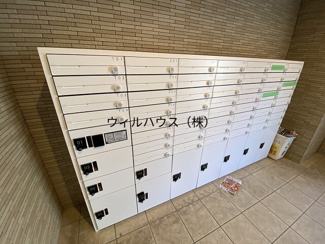 エントランス　荷物の受け取りに便利な宅配ＢＯＸ！