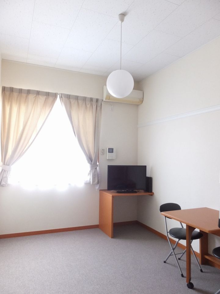 居室・リビング　家具家電付きのお部屋です