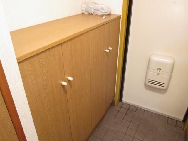 玄関　☆下駄箱収納もしっかり完備☆