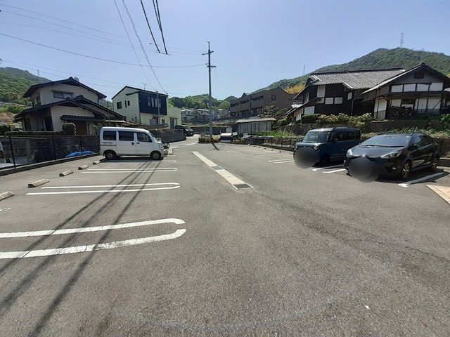 駐車場　駐車場に車を止められます