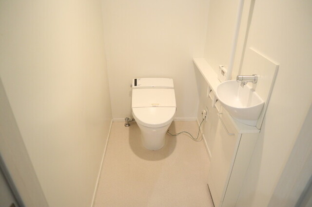 トイレ　温水洗浄便座