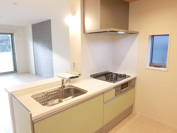 キッチン　３口コンロ付きシステムキッチン！