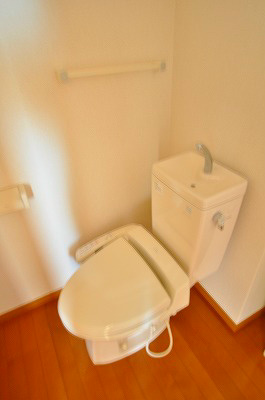 トイレ　温水洗浄便座付き