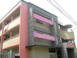 建物外観　西南女学院大学まで430ｍで学生さんにもお薦めですよ。