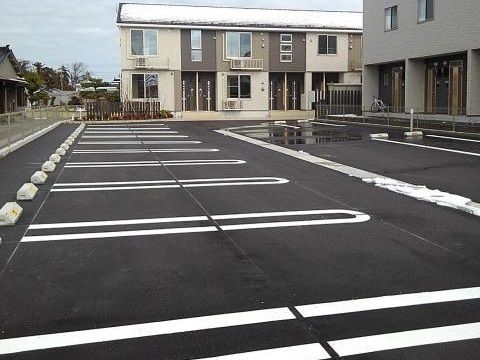 駐車場　駐車場があるので、車を買う予定の方も安心です