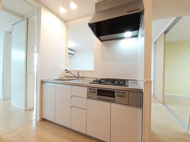 キッチン　コンパクトなキッチンで掃除もラクラク