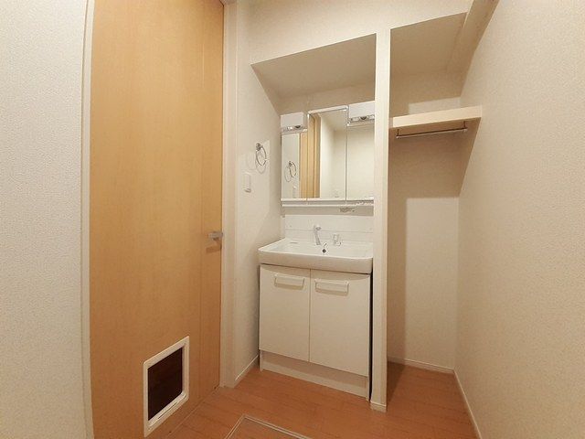 洗面設備　脱衣スペースもあります