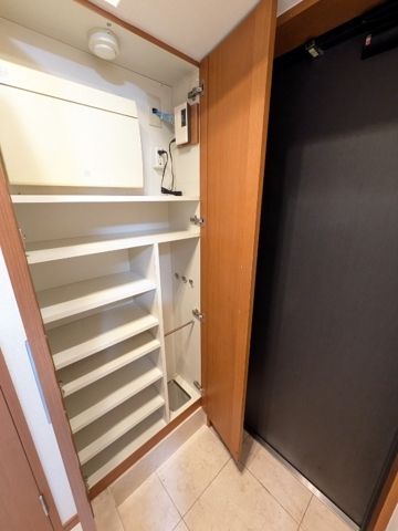 玄関　※全て別号室のお写真。内装等参考にしてください。