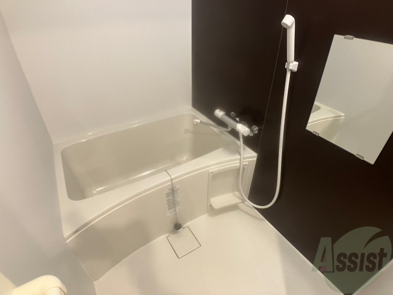 バス・シャワールーム　お風呂になります。一日の疲れを癒してくださいね。