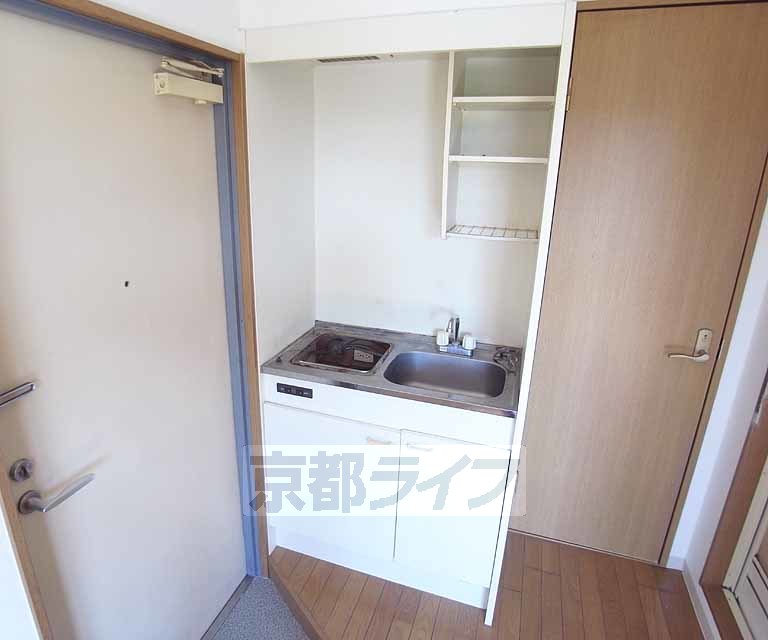 キッチン　改装中の写真です。