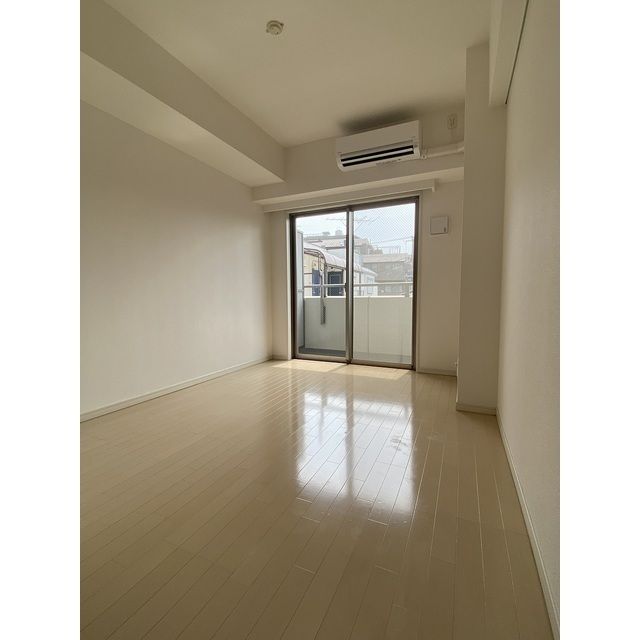 居室・リビング　■エアコン■24時間換気システム■ダウンライト■２面採光