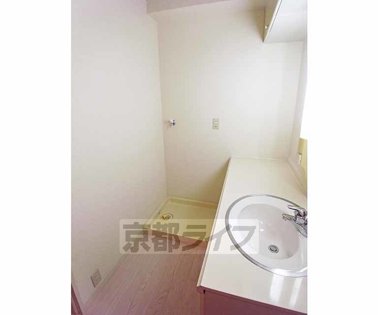 その他設備　室内に洗濯機置けます。