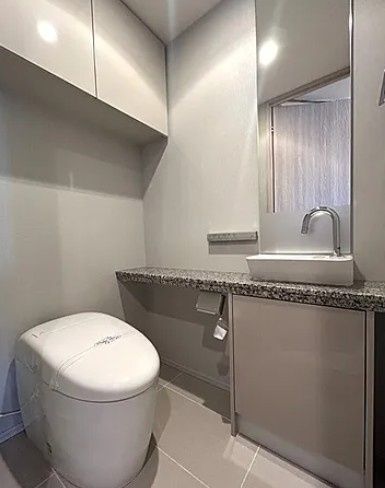 トイレ　別タイプ部屋　参考写真です