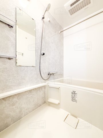 バス・シャワールーム　浴室乾燥機付きのお風呂です♪