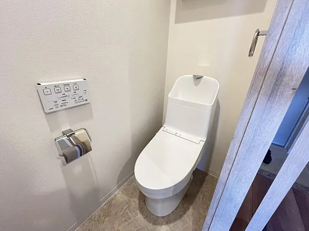 トイレ　同タイプ部屋　参考写真です