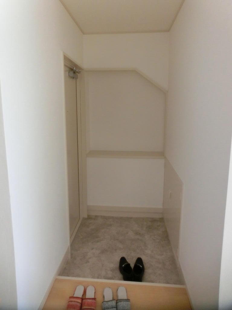 玄関　下駄箱完備