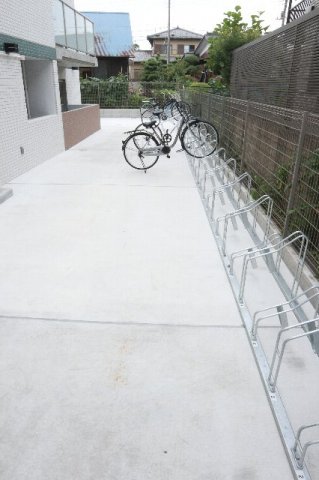 その他共有部分　敷地内駐輪場も広いです