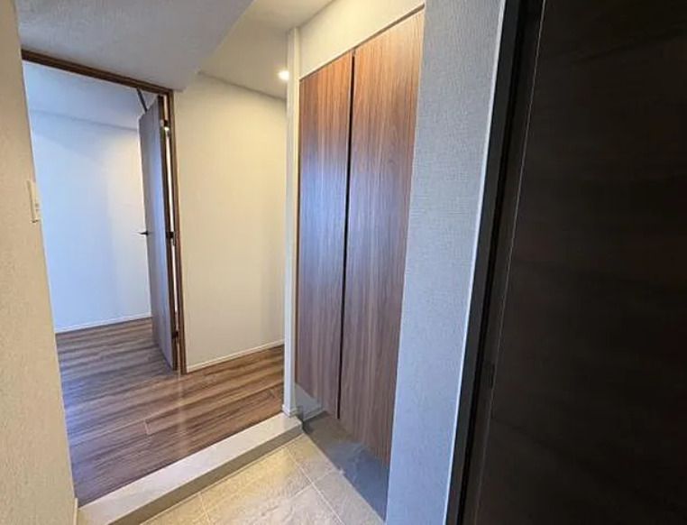 玄関　※別部屋の参考写真です。