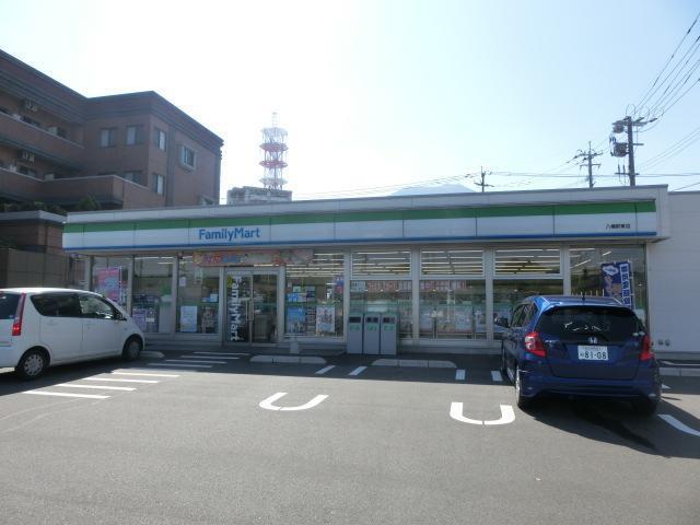 コンビニ　ファミリーマート（コンビニ）まで10m