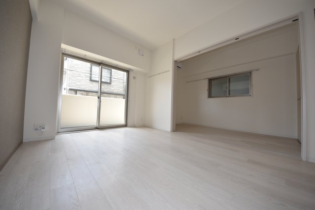 居室・リビング　こちらの居間で趣味の時間をお楽しみください