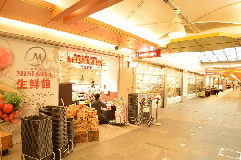 スーパー　ミスギヤゼスト御池店（スーパー）まで748m