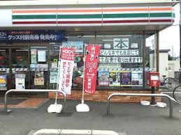 コンビニ　セブンイレブン（コンビニ）まで400m