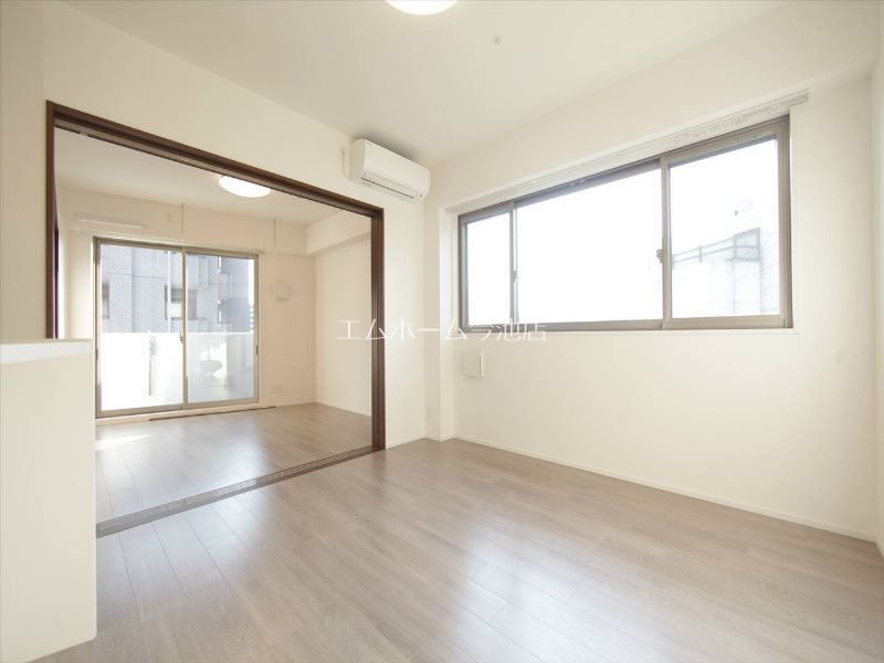 その他　LDK9.9帖　エアコン付　窓付（換気良好）カウンターキッチ