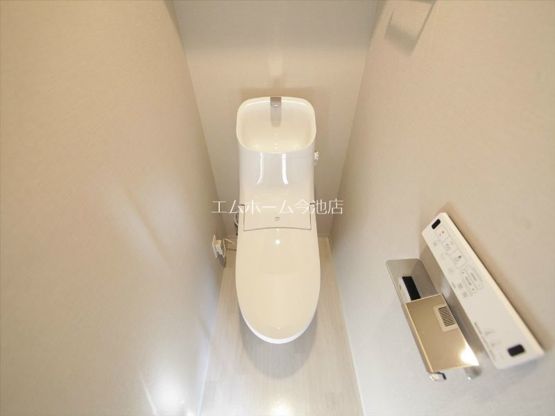 トイレ　温水洗浄便座付トイレ