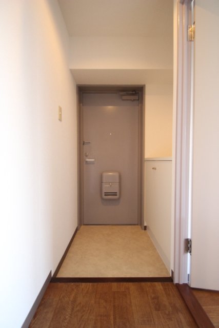 玄関　同物件別号室の写真です。