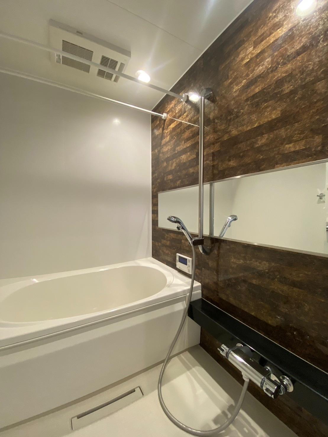 バス・シャワールーム　３階のお部屋写真となります。