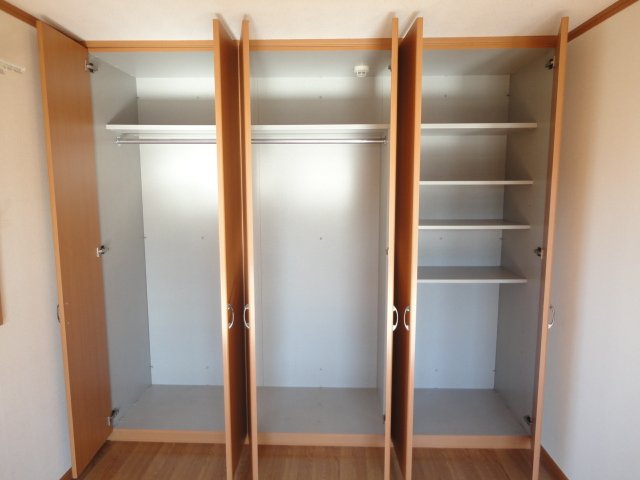 収納　南側洋室クローゼット