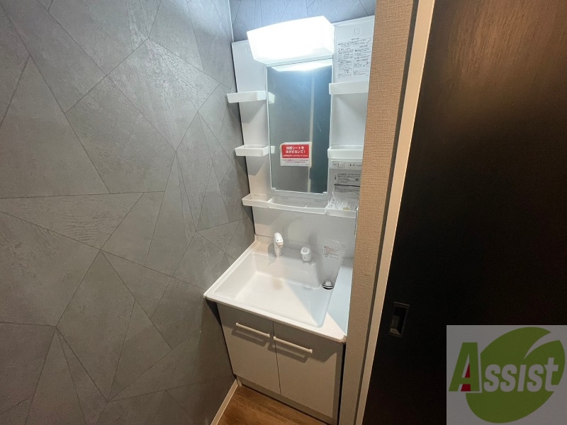 洗面設備　独立洗面台です。大きくてよいですね。シャンプーもできます！