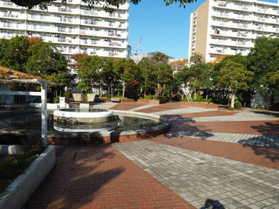 駐車場　マンションの敷地内