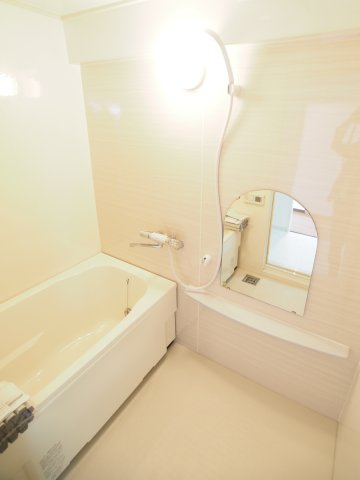 バス・シャワールーム　追い炊き機能付きの浴室