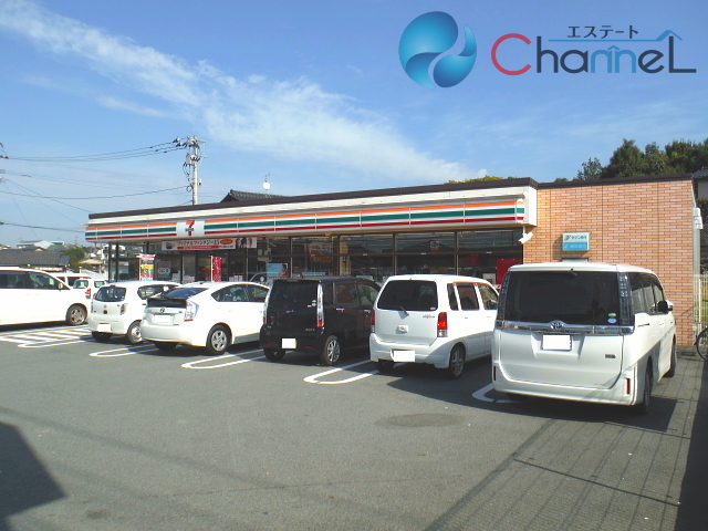 コンビニ　セブンイレブン久留米上津町店（コンビニ）まで718m