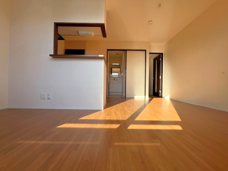 居室・リビング　※107号室の画像です