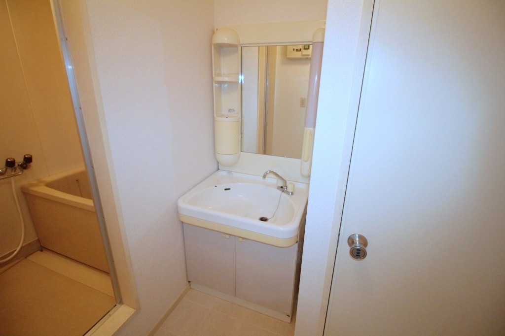 バス・シャワールーム　※別部屋のお写真です