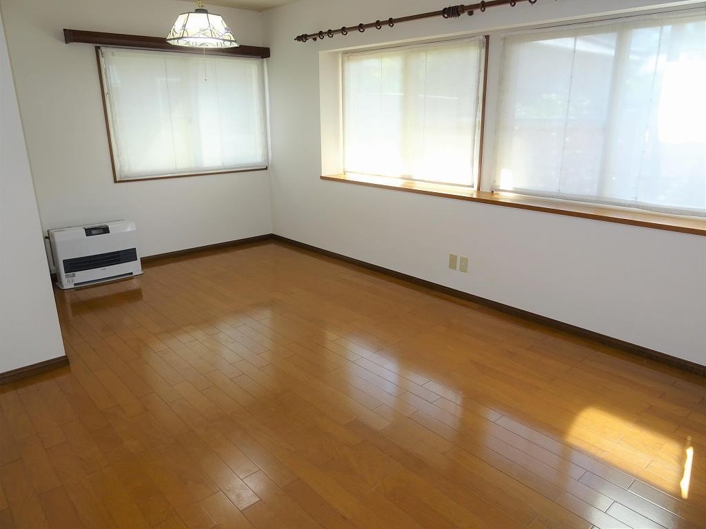 居室・リビング　広々16帖のLDK☆家族団らんの場に♪