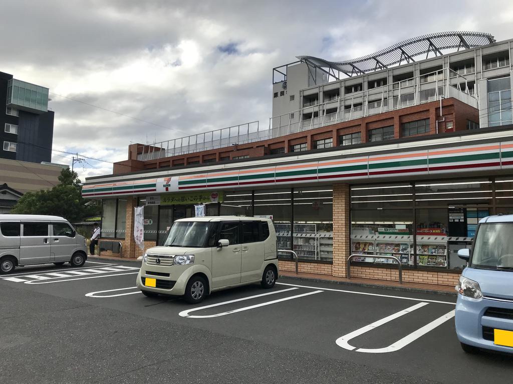 コンビニ　セブンイレブン鹿児島谷山中央2丁目店（コンビニ）まで233m