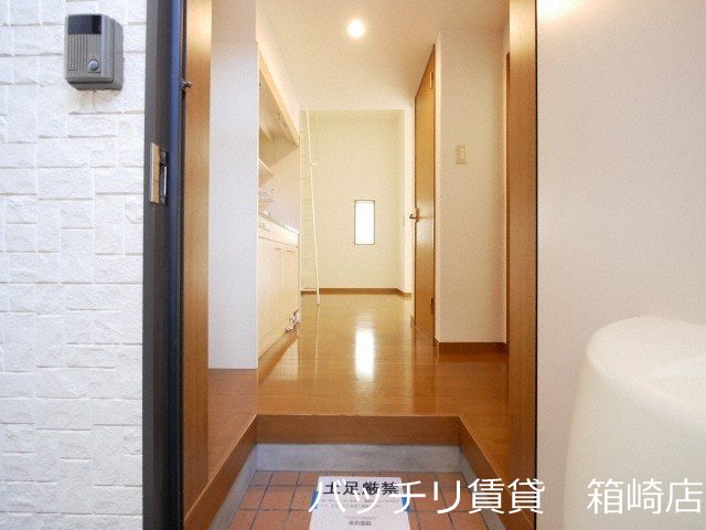 玄関　別号室写真の為現況を優先致します。